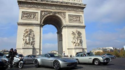 سيارات جيمس بوند بشوارع باريس